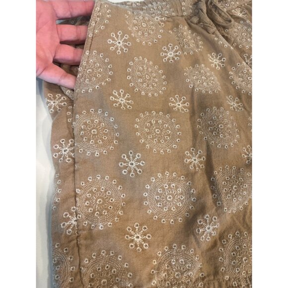 Abercrombie & Fitch M Embroidered Beige Shorts With White Floral Pattern - Picture 2 of 7